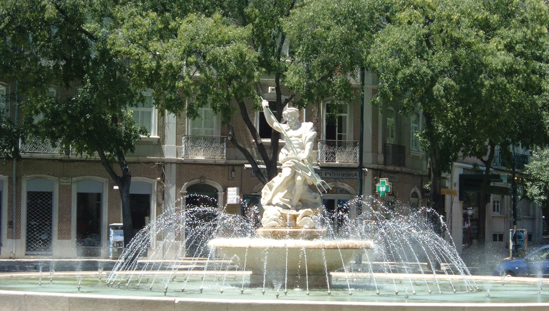 Fonte num jardim da Estefânia